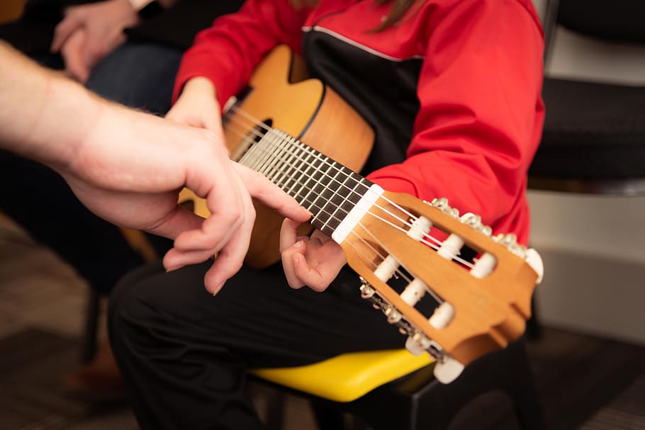 guitarra, estudiar, jugar, mostrar, enseñanza, lección, clase, cuerdas, niño, acústica