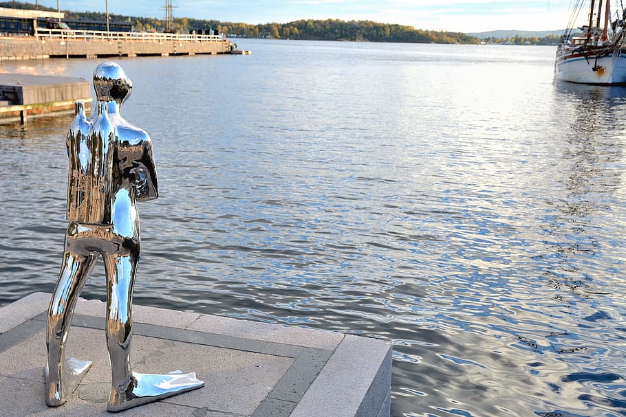sculpture, diver, diving, sea, oslo, norway, evening, sunset, steel, shiny