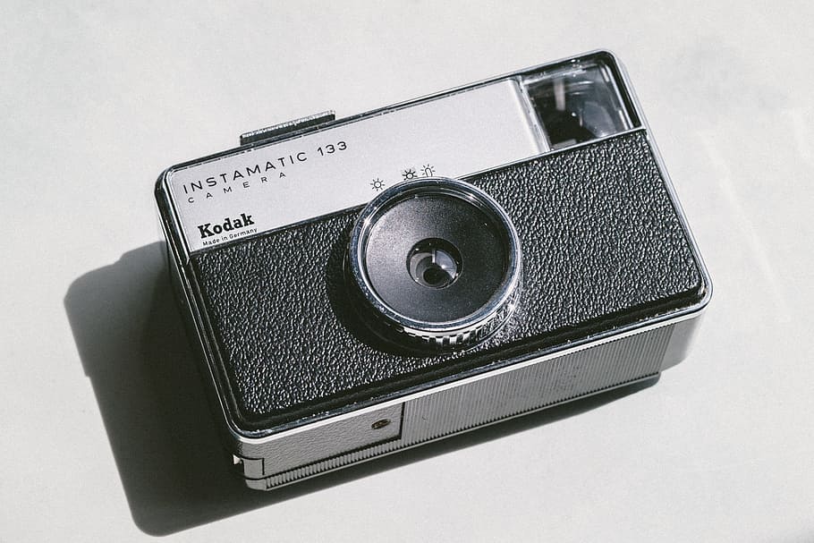 vintage, cámara, kodak, fotografía, blanco y negro, tecnología, foto de estudio, fondo blanco, un solo objeto, interiores