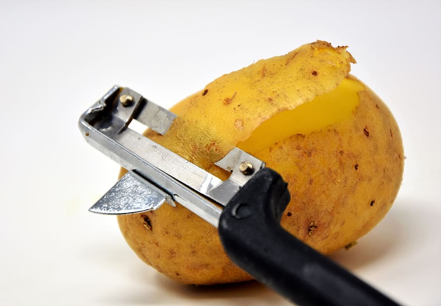 https://p0.pxfuel.com/preview/681/886/376/potato-potato-peeler-potato-skins-peel-potatoes.jpg