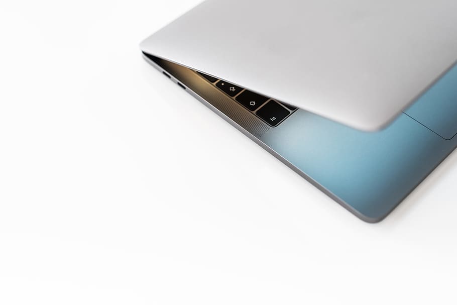 ноутбук macbook, белый, фон, креатив, стол, шестерня, изолированный, ноутбук, macbook, macbook pro