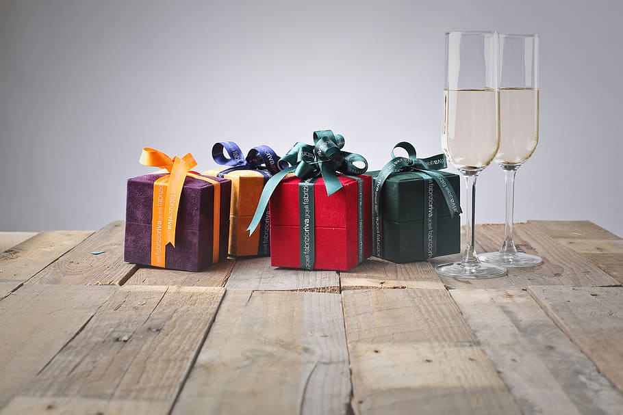 gift, box, wine, glass, white wine, drink, preesent, parcel, wrapped, bow