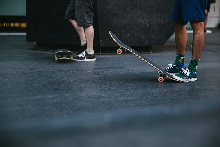 pemain skateboard, melangkah, di dalam ruangan skateboard, berusia 20-25 tahun, atletik, di dalam ruangan, aksi, aktif, aktivitas, udara