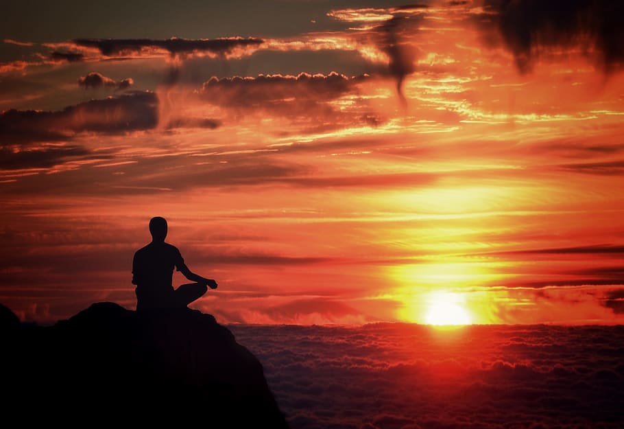 meditação, -, mindfulness, pessoa, meditando, pôr do sol, nuvens, saudável, estilo de vida, natureza