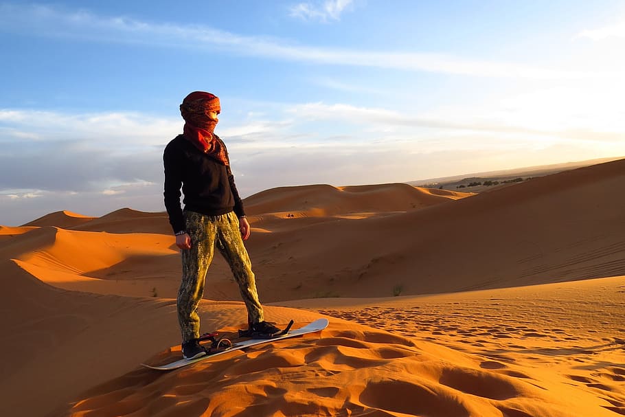 hombre, desierto de marruecos, gente, aventura, áfrica, africano, una persona, cielo, longitud completa, paisajes: naturaleza