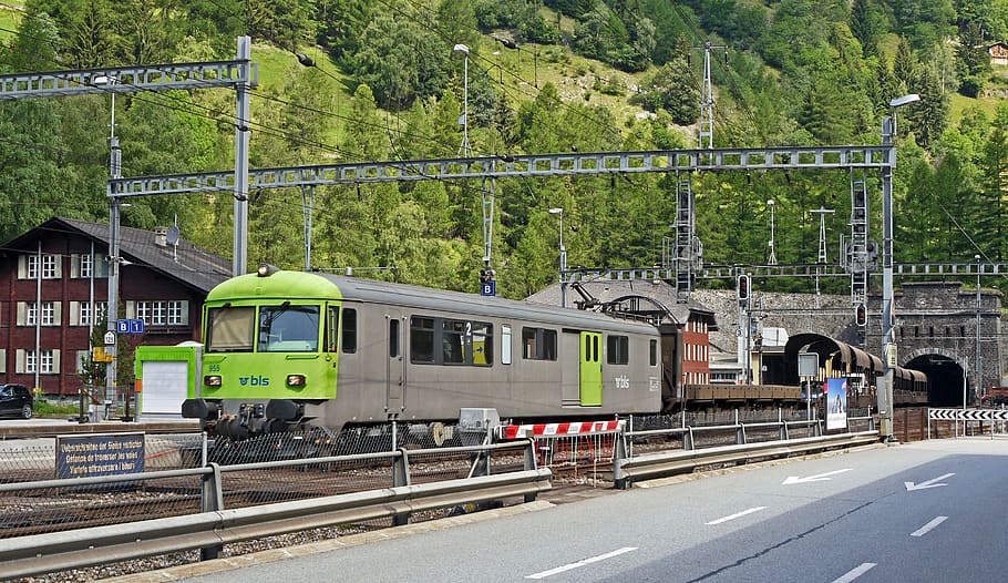 swiss, lötschberg, terowongan puncak, embarkasi otomatis, kereta api bern-lötschberg-simplon, bls, kereta api, goppenstein, valais, mobil pajak