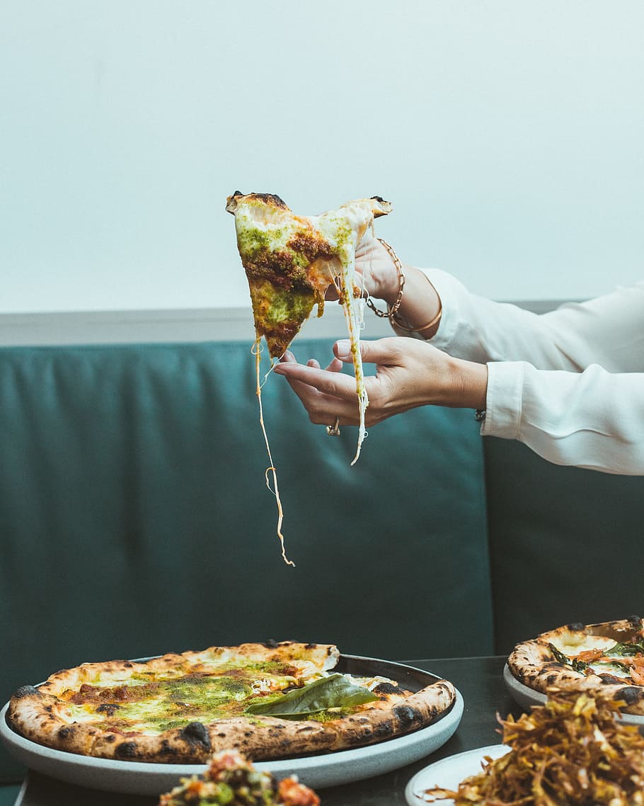 pizza, makan malam, tangan, Italia, makan siang, tangan manusia, memegang, satu orang, makanan, makanan dan minuman