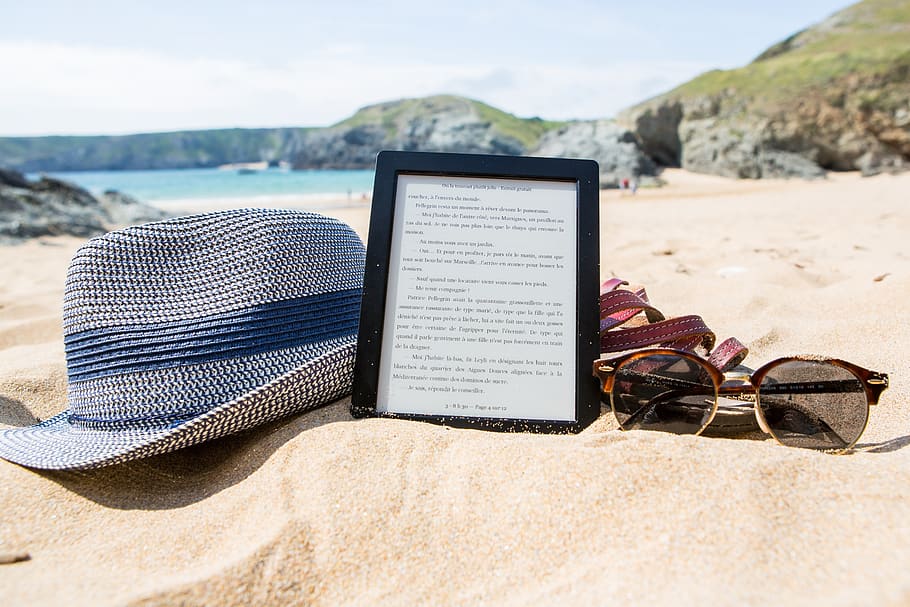 ebook, hat, sunglasses, summer, holiday, sun, beach, kobo, reading light, read