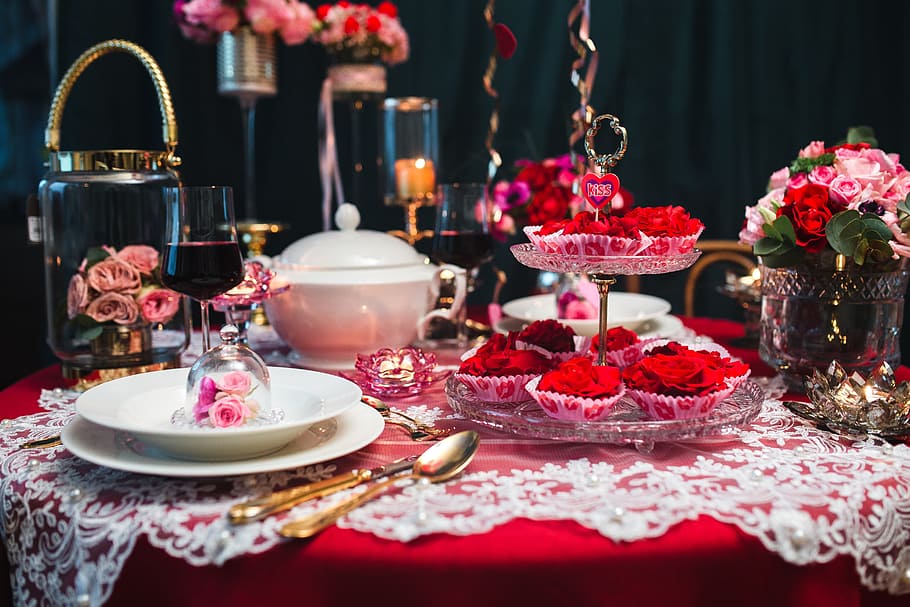 decoraciones de mesa, y, flores, san valentín, mesa, amor, romántico, juntos, romance, vajilla