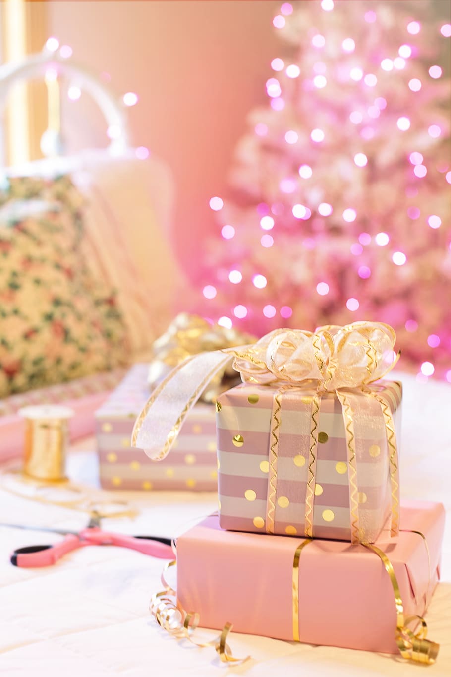 christmas, pink, presents, christmas tree, bedroom, decorations, decoration, home, cosy, wrapping gifts
