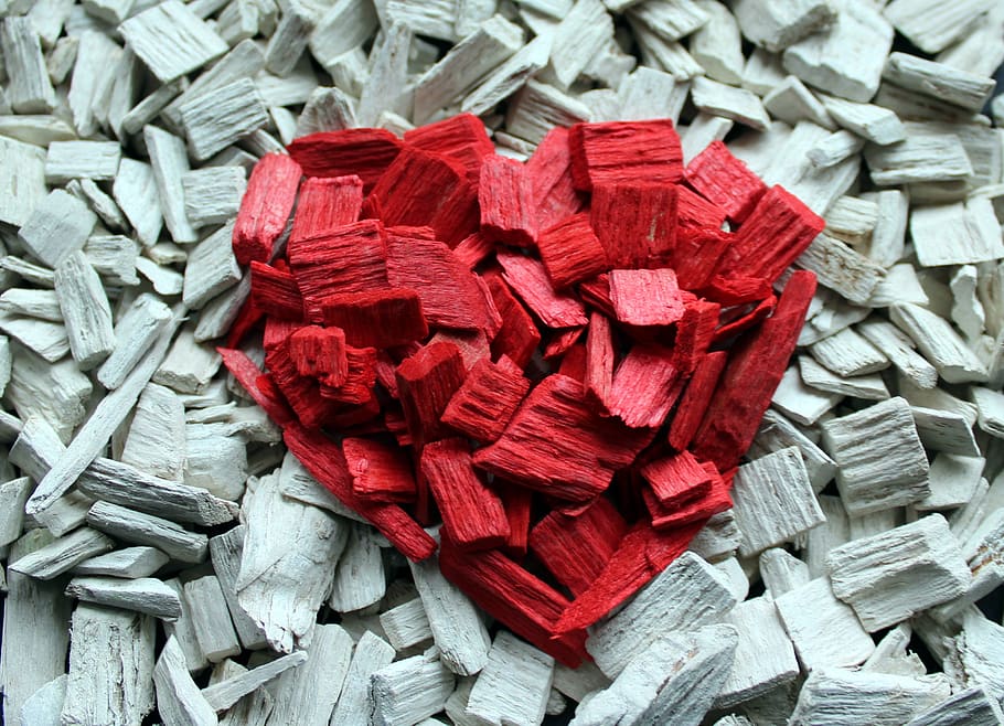 corazón, composición, lana de madera de corteza, símbolo, corazón rojo, adornos, fondo blanco, corazón colorido, decoración, gran grupo de objetos
