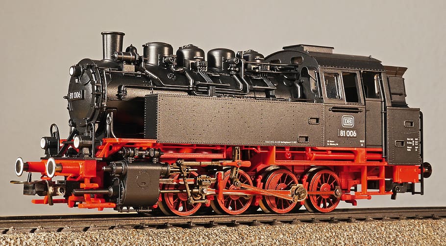 steam locomotive, model, scale h0, tank locomotive, switcher, einheitslok, four couplers, shunting, deutsche bundesbahn, br81