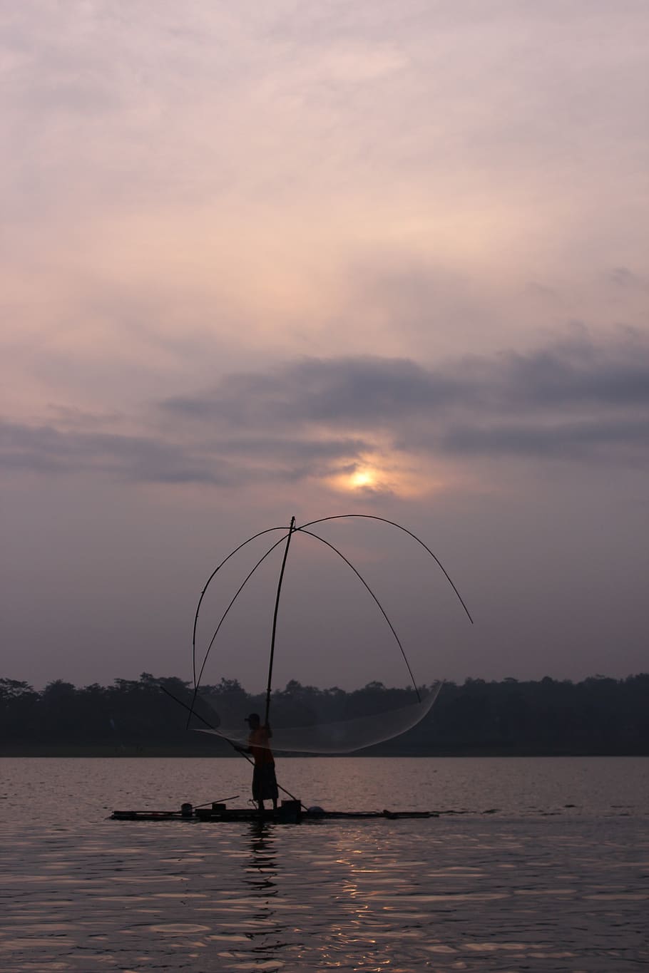 pescadores, el sol se hundió, temporada, lago, indonesio, agua, cielo, puesta de sol, belleza en la naturaleza, frente al mar