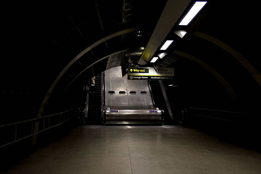 metro, kereta api, stasiun, bawah tanah, keluar, jalan keluar, tanda, kuning, tangga, eskalator