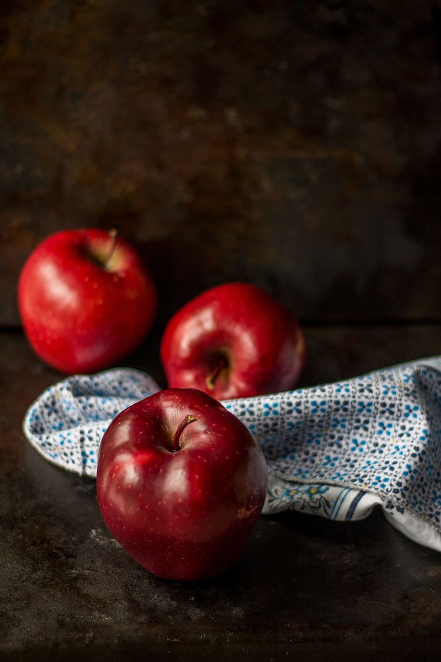 red, apple, fruit, food, juicy, healthy, cloth, healthy eating, food and drink, freshness
