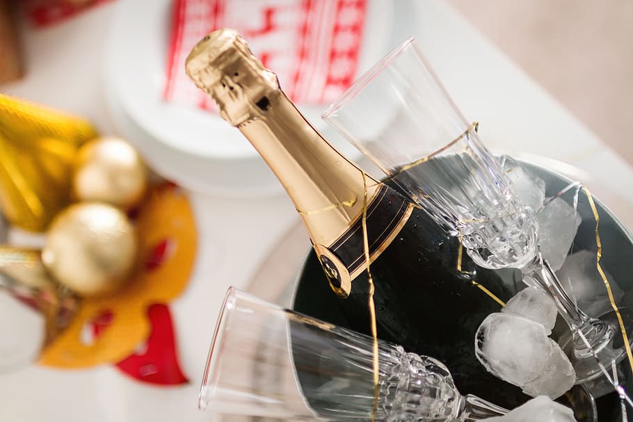 festa !, copos, garrafa, champanhe, recipiente de gelo, recipiente., feliz, novo, conceito de ano, conceito.