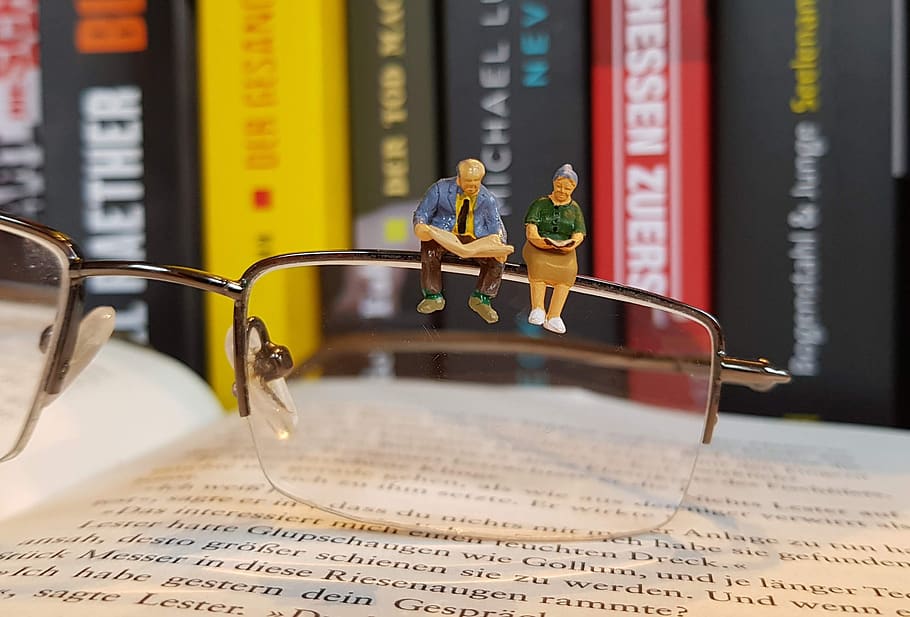 livro, ler, figuras em miniatura, óculos, pensionistas, educação, olhando, vidro, óculos e oculistas, velho