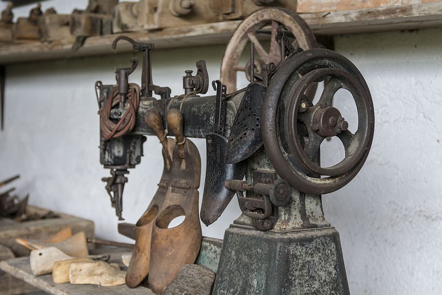 sewing machine, leather, old, sewing, craftsman, metal, rusty, machinery, valve, focus on foreground