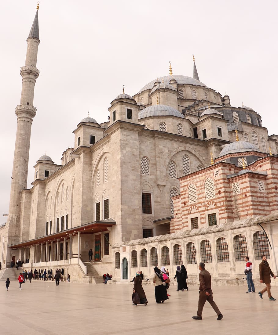 Мечеть фатиха в стамбуле. Фатих город в Турции. Фатих Стамбул. Мечеть Фатиха Турция. Мечеть завоевателя Стамбул.