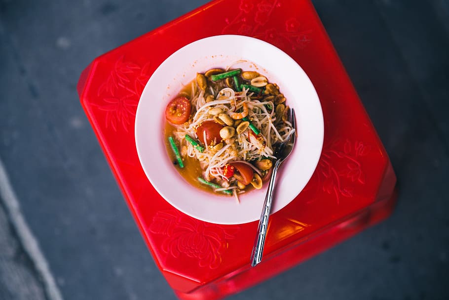 close-up, plated, pad thai noodles, kept, plastic table, asian, chicken, cooking, dish, egg