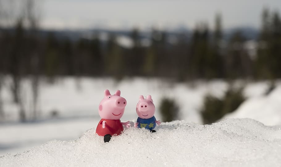babi peppa, babi, mainan, tokoh, lucu, alam, pemandangan, salju, musim dingin, kecil