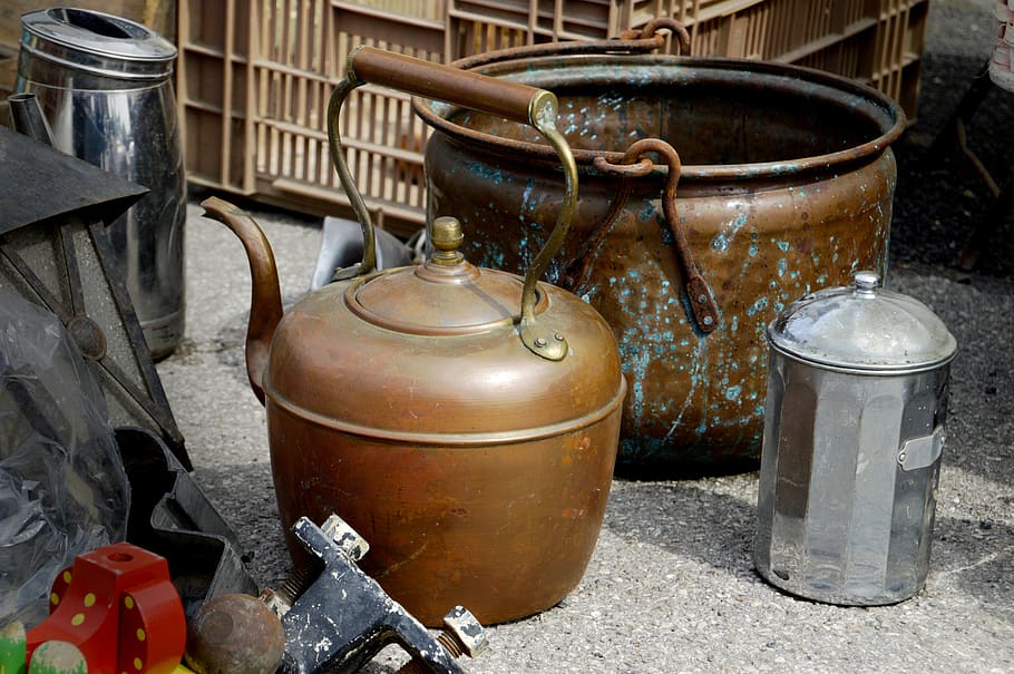 container, at the age of, no person, kettle, antique, drink, steel, equipment, rusty, retro