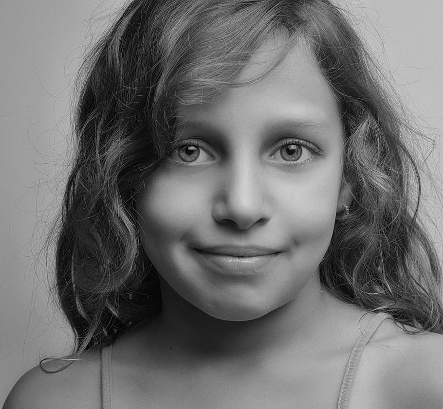 child, daughter, girl, portrait, smile, headshot, looking at camera, front view, one person, hairstyle