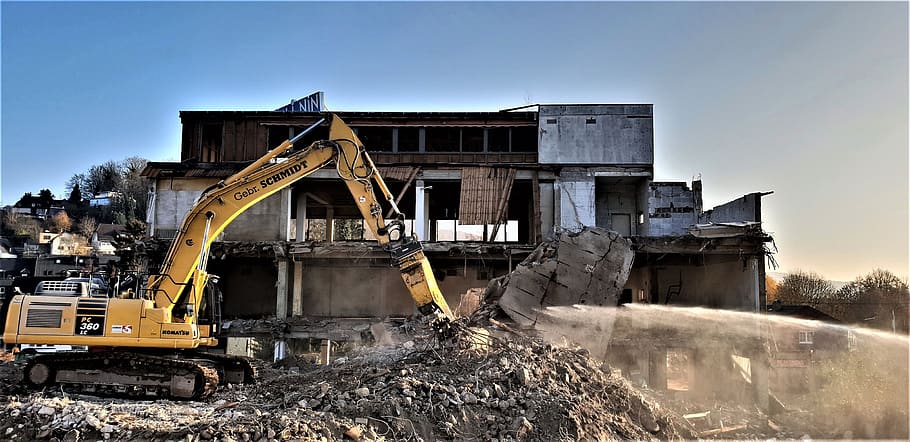 westerburg, demolition of the department store, excavators, building rubble, water jet, construction dust, earth mover, construction machinery, sky, construction industry