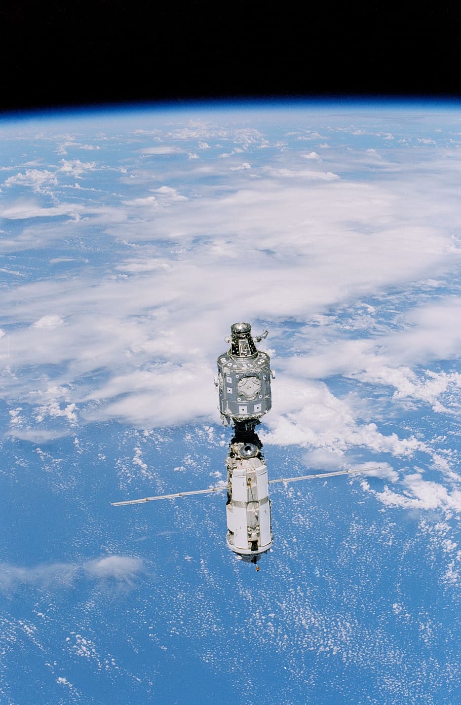 international space station, iss, astronauts, earth, spacecraft, vehicle, transportation, mission, cosmos, black