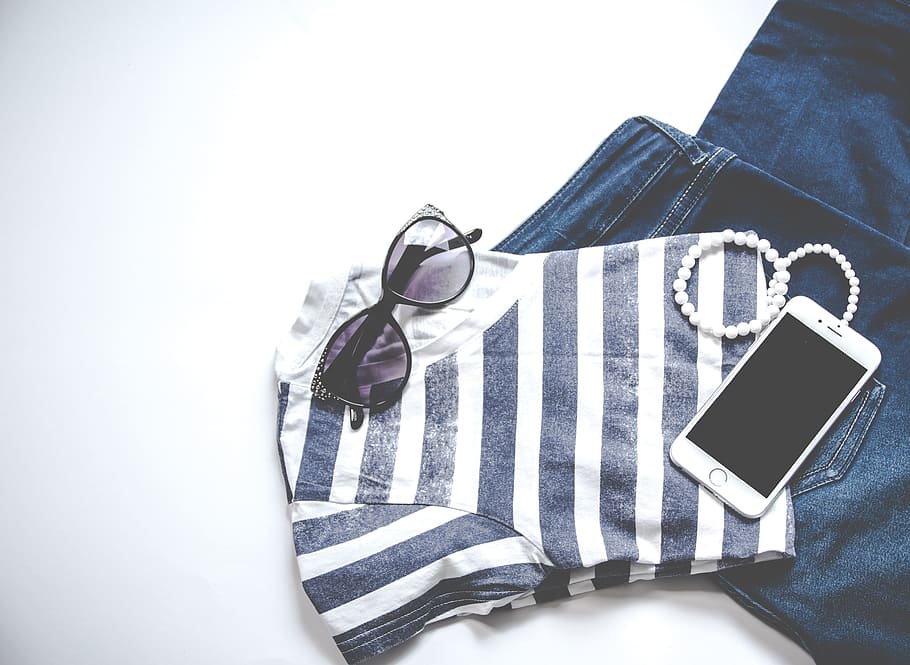 солнцезащитные очки, джинсы, мобильный, устройство, смартфон, технологии, мода, браслет, футболка, полоски