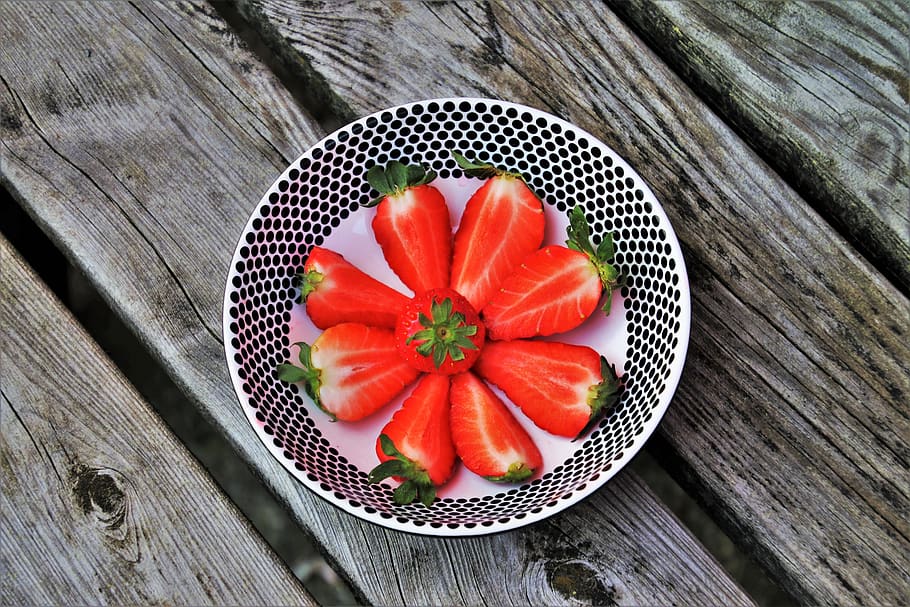 strawberries, plate, dots, the bowl, dessert, red, fit, bio, wood, tasty