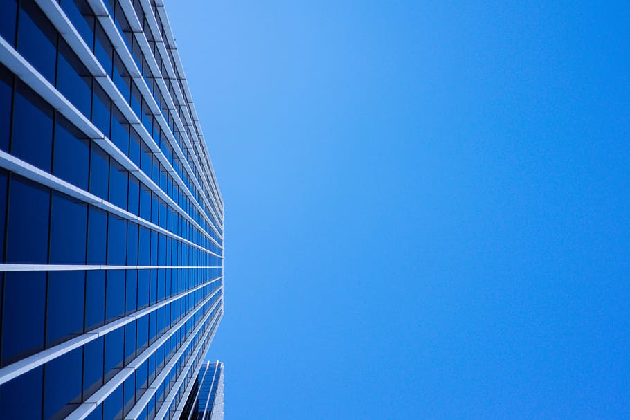 azul, céu, luz do sol, construção, corporativo, negócio, escritório, janelas, arquitetura, céu claro