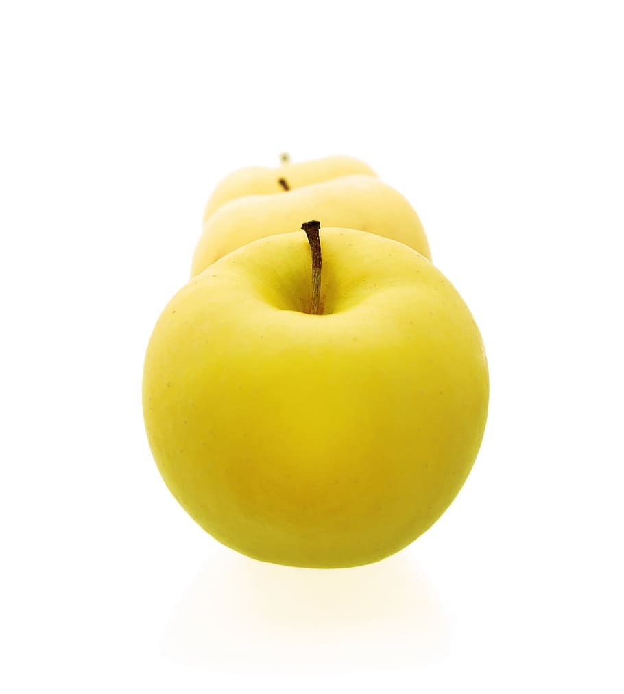 Почему яблоко желтое. Яблоки желтые. Крупные желтые яблоки. Желтое яблоко картинка. Яблоки желто белые.
