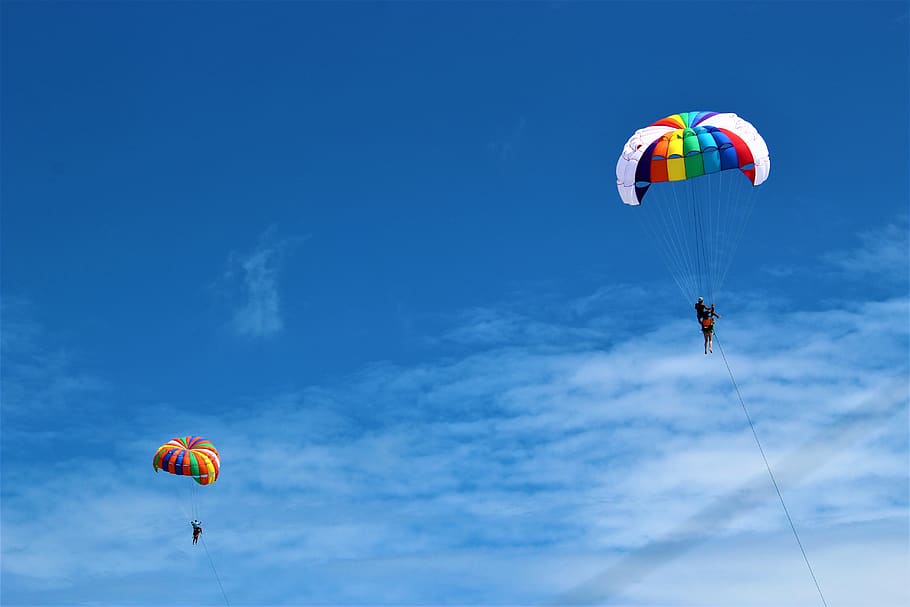 phuket, paracaidismo, paracaídas, playa de patong, cielo azul, viajes, tailandia, aventura, cielo, deportes extremos