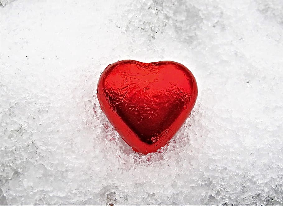 heart, snow, red heart, eiskristalle, praline, chocolate, sweet, brand, white, red