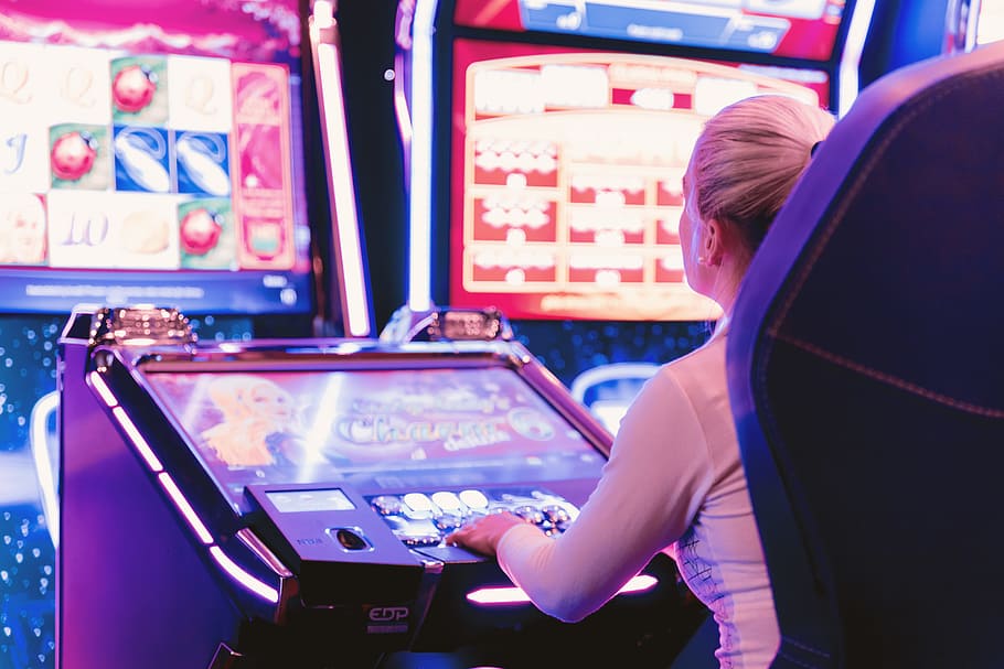 happy, woman, playing, casino, one person, indoors, adult, technology, arts culture and entertainment, side view - Pxfuel