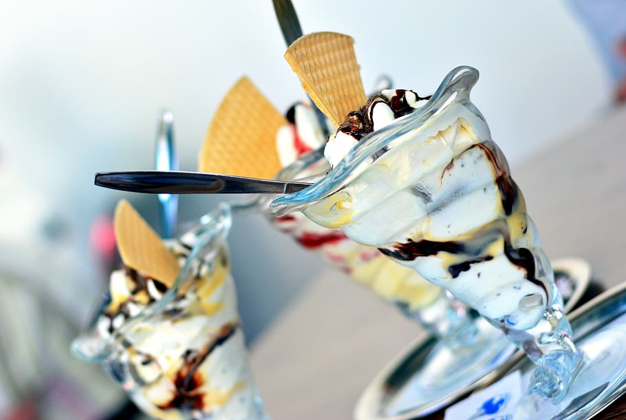 ice cream sundae, ice cream, ice cream parlour, eiscafe, sweet, eat, delicious, summer, sweet dish, sugar