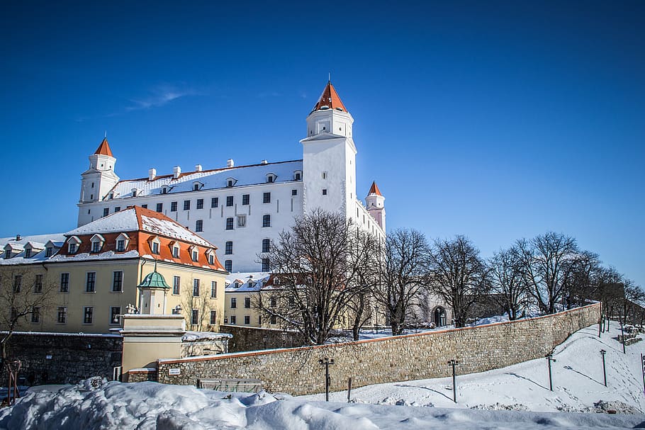 castle, architecture, bratislava, building, history, building exterior, snow, built structure, winter, cold temperature