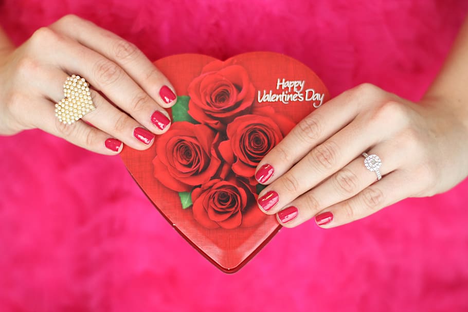 hari kasih sayang, cokelat, cinta, hati, merah, valentine, simbol, hadiah, bahagia, manis