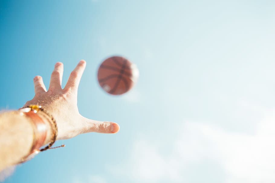 баскетбол, бросать, чисто, небо, задний план, 20-25 лет, Взрослый человек, рука, Спортсмен, Спортивный