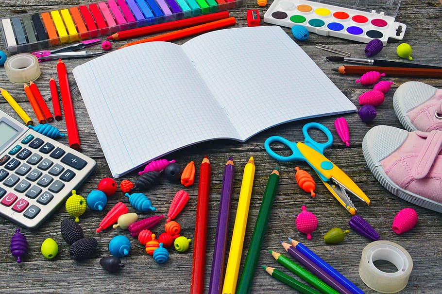 tiempos escolares, útiles escolares, pinceles, lápices de colores, educación, inicio de clases, acuarela, escuela, regla, lápices