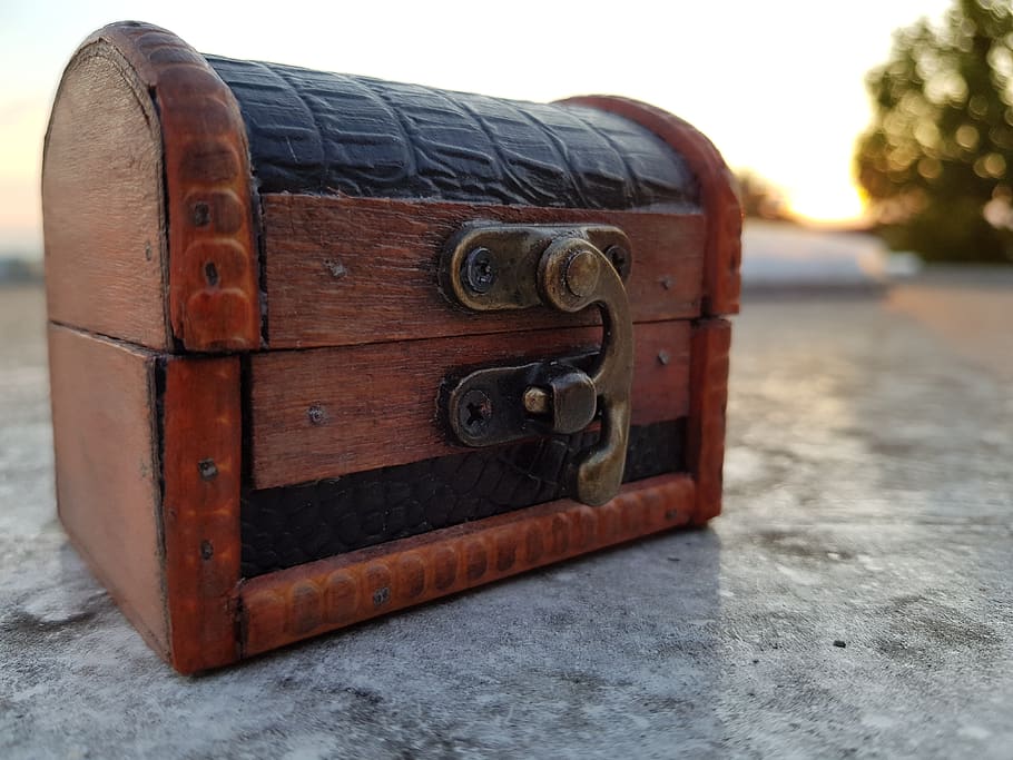chest, treasure chest, box, old, rusty, single object, metal, close-up, day, focus on foreground