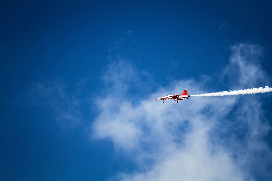 airplane, aircraft, smoke, flying, flight, jet, glider, vehicle, sky, blue