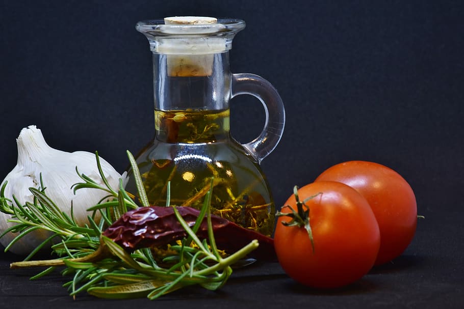 oil, olive oil, food, vegetable oil, chili chili pepper, tomato, garlic, kitchen, cook, healthy