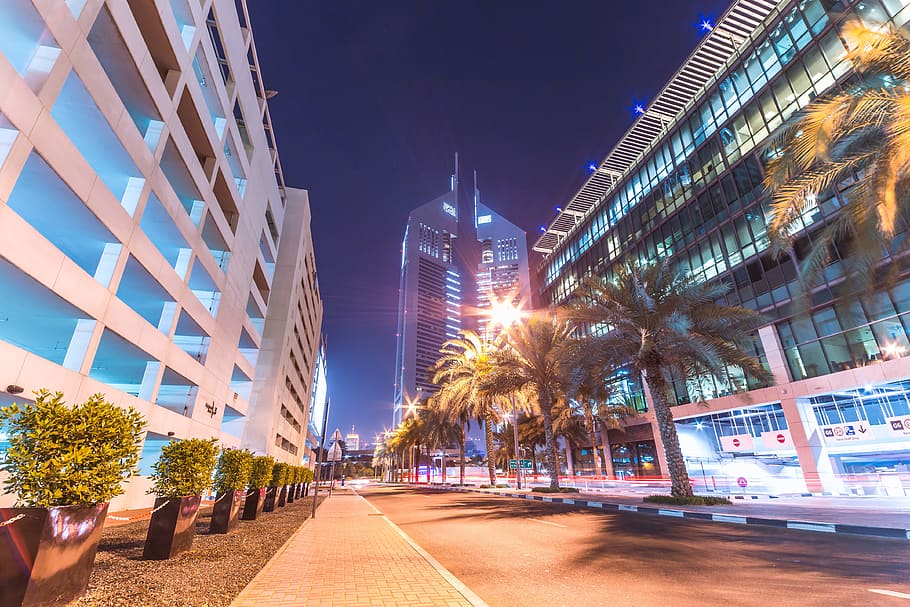 красиво, вечерняя атмосфера, деловой центр Дубая, архитектура, Построенная конструкция, Внешний вид здания, город, здание, небо, дерево