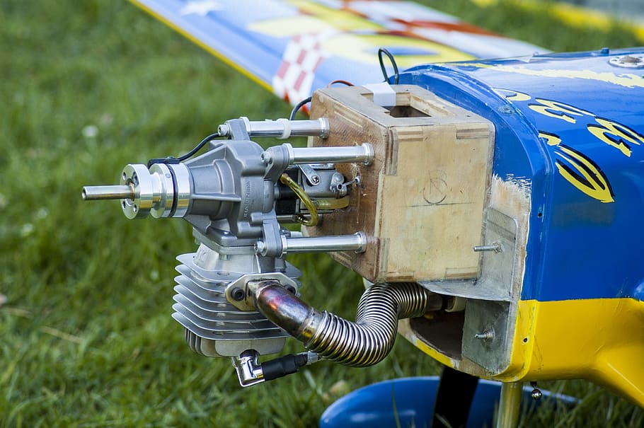 model airplane, motor, internal combustion engine, aircraft, aviation, without a propeller, propeller plane, technology, day, grass