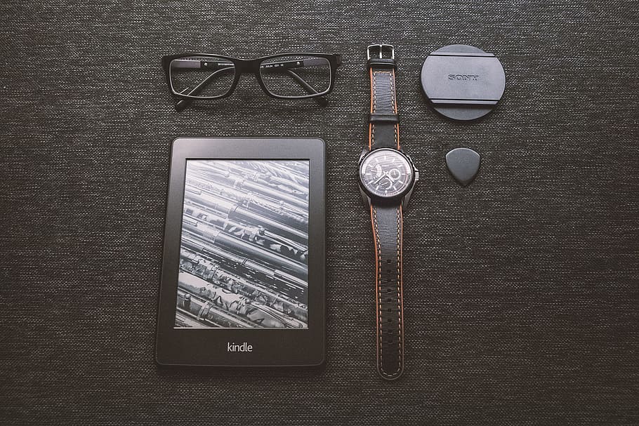 kindle, e-reader, teknologi, objek, jam tangan, kacamata, aksesoris, mode, langsung di atas, tabel