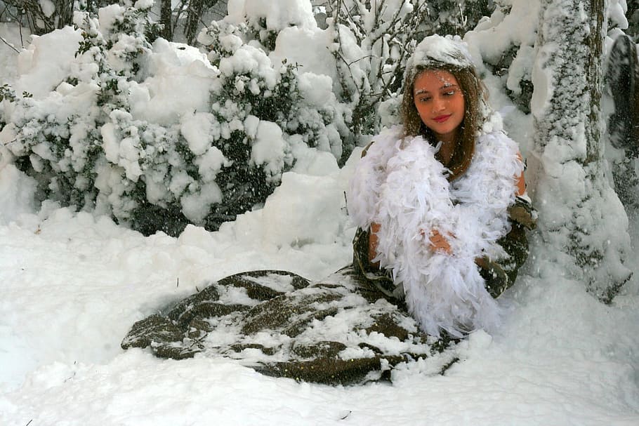 Mujer Congelada En Sombrero En Invierno Frío Imagen de archivo - Imagen de  felicidad, lifestyle: 180055989