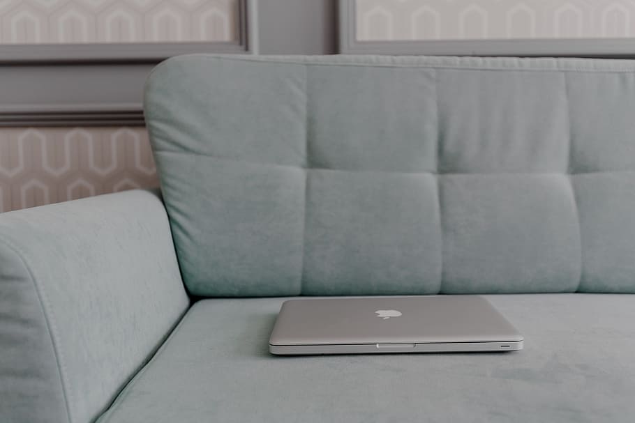 laptop macbook, berbaring, sofa mint, interior, minimal, minimalis, sofa, furnitur, bersih, kantor