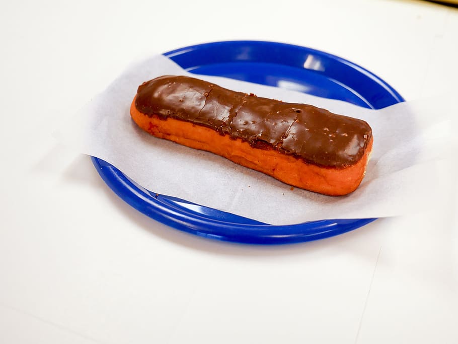eclair, sitting, blue, plate, white, background, bakery, breakfast, calories, chocolate